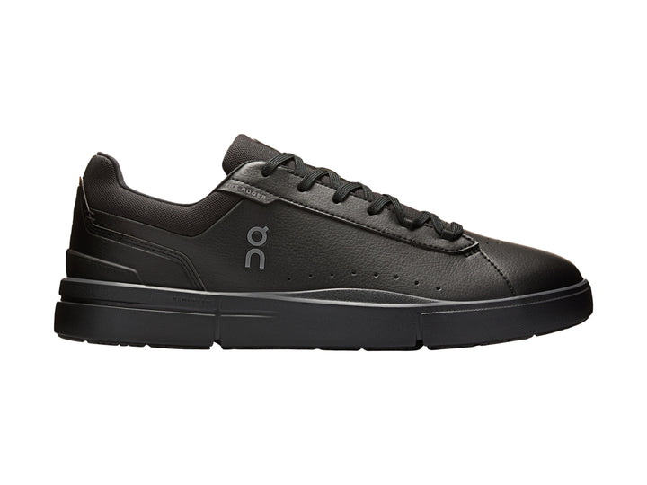 Tenis On Cloud The Roger Advantage color negro para hombre con diseño minimalista.