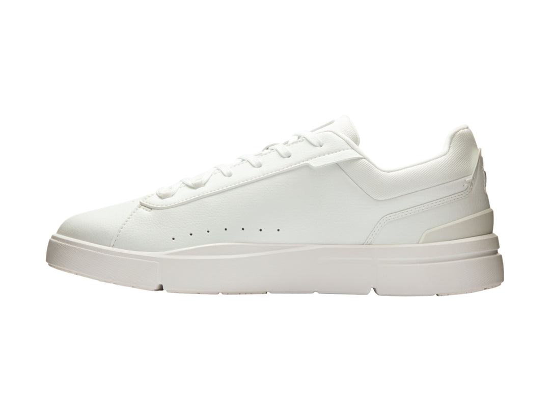 Tenis On Cloud The Roger Advantage color blanco para hombre, diseño minimalista y moderno.