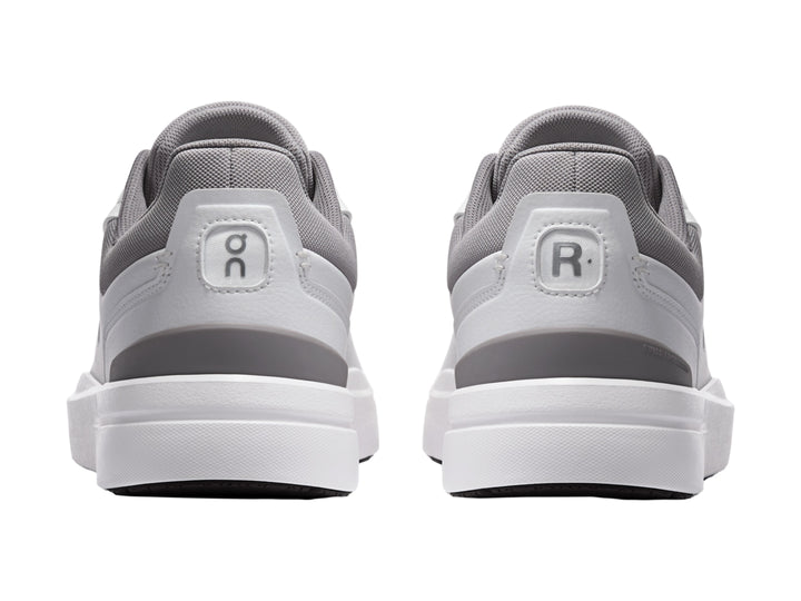 Tenis On Cloud The Roger Advantage color blanco con detalles en gris para hombre.