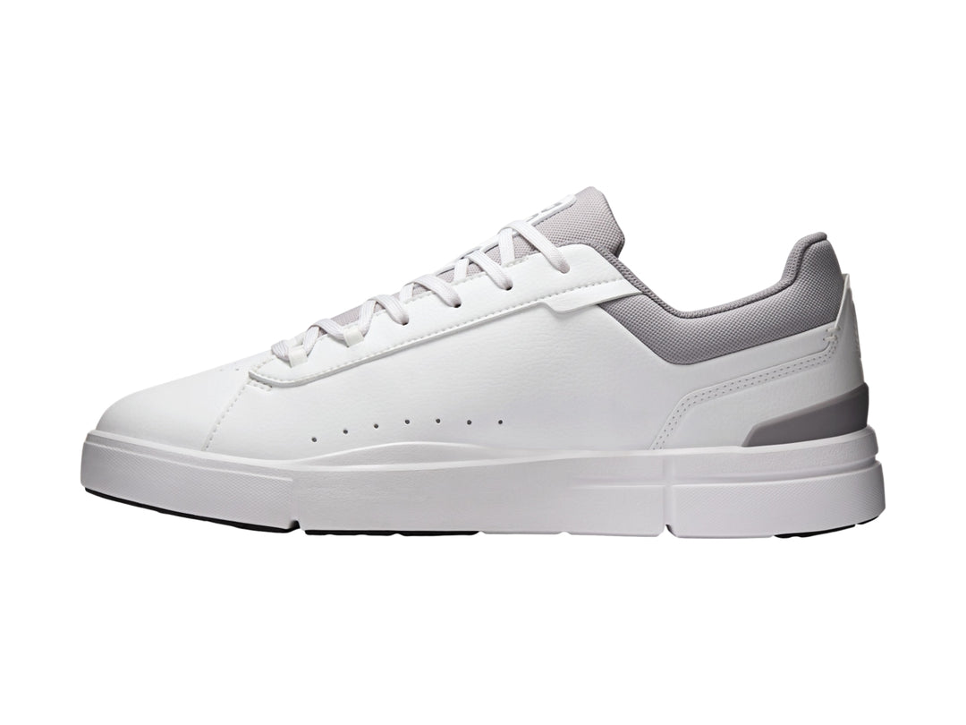 Tenis On Cloud The Roger Advantage color blanco con detalles en gris para hombre.