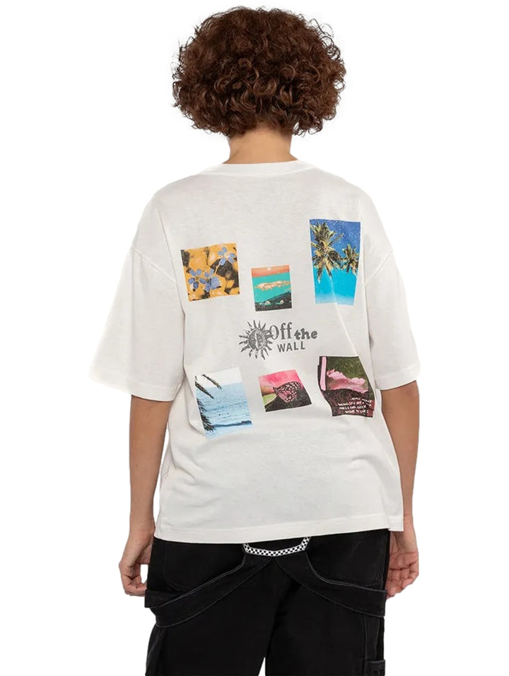 Playera Vans color blanco hueso de manga corta y cuello redondo con un pequeño gráfico en el pecho.