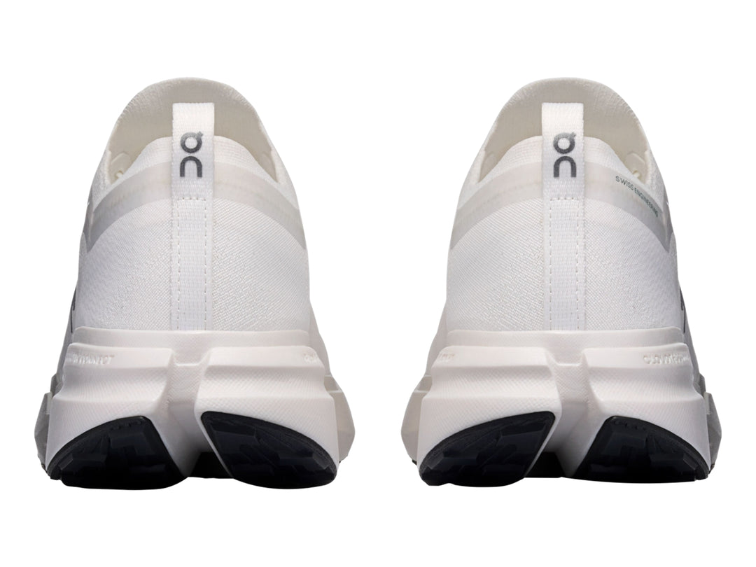 Tenis deportivos On Cloud Cloudsoma color blanco para hombre con suela blanca y base negra.