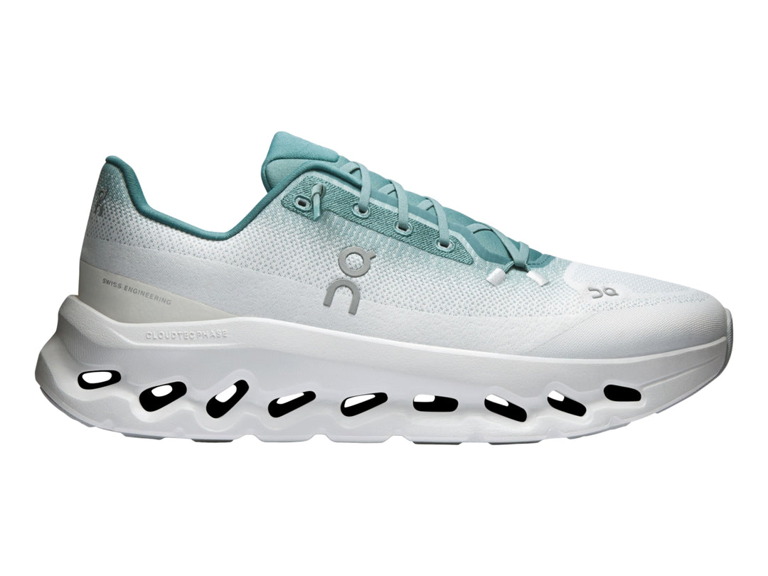 Tenis On Cloud Cloudtilt color azul claro con suela blanca gruesa para hombre.