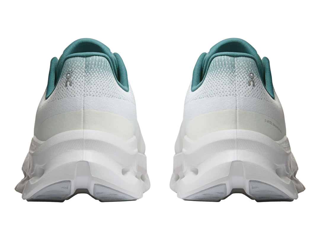 Tenis On Cloud Cloudtilt color azul claro con suela blanca gruesa para hombre.
