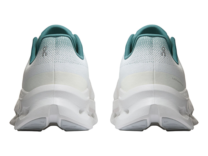 Tenis On Cloud Cloudtilt color azul claro con suela blanca gruesa para hombre.