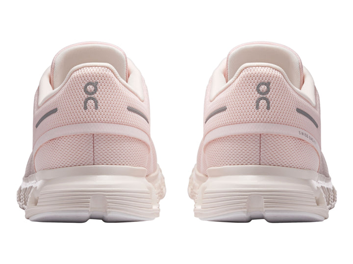 Tenis deportivos On Cloud 6 color rosa claro y blanco para mujer con suela amortiguada.