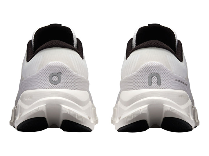 Tenis deportivos On Cloud X 5 color blanco con detalles en negro para hombre.
