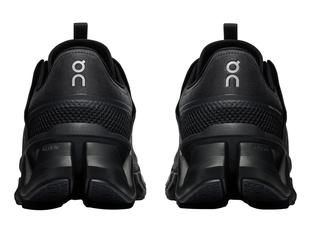 Tenis deportivos On Cloud Cloudswift Amp color negro para hombre con suela de celdas.