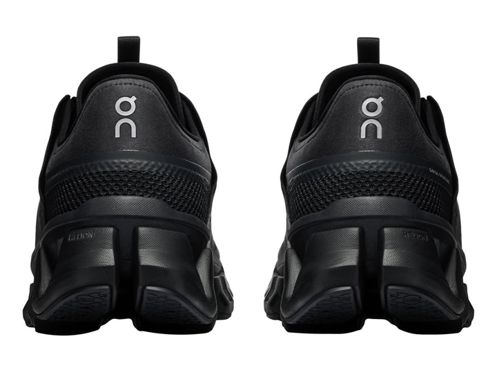 Tenis deportivos On Cloud Cloudswift Amp color negro para hombre con suela de celdas.