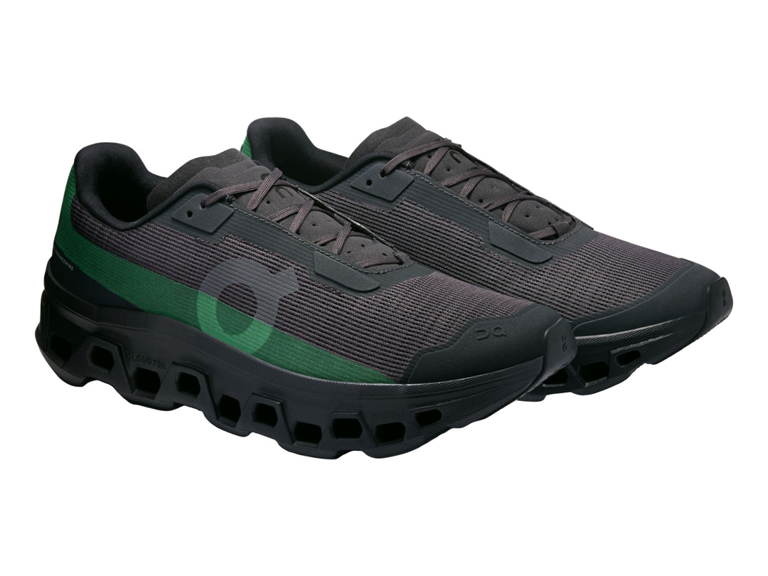 Tenis deportivos On Cloud Cloudmonster en color negro con un detalle lateral en color verde