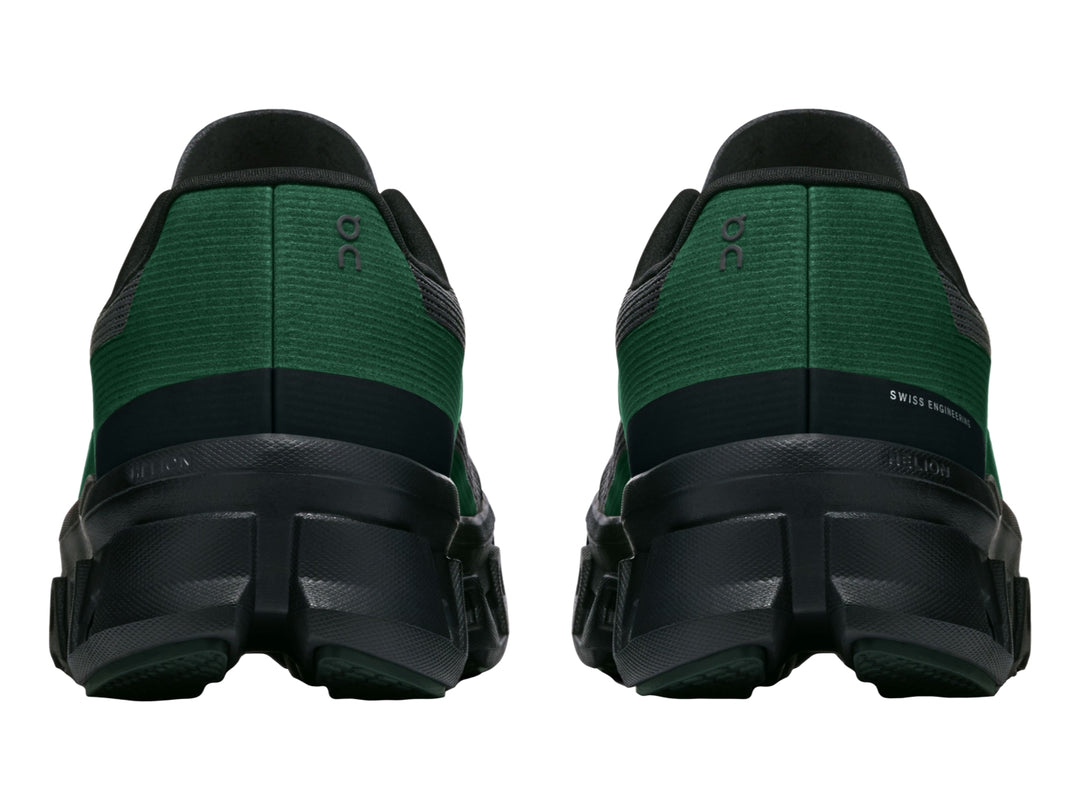 Tenis deportivos On Cloud Cloudmonster en color negro con un detalle lateral en color verde