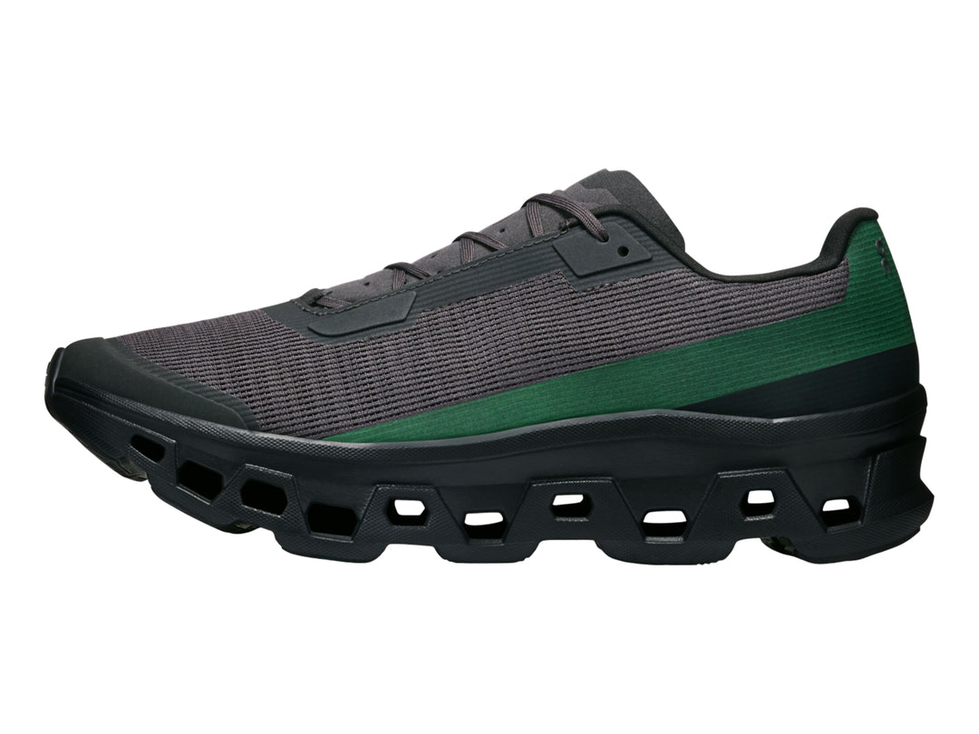 Tenis deportivos On Cloud Cloudmonster en color negro con un detalle lateral en color verde