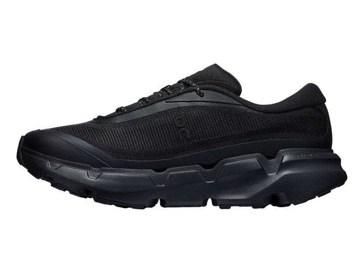 Tenis deportivos On Cloud Cloudsoma Hike en color negro para hombre con suela robusta.