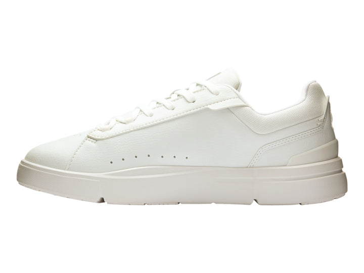 Tenis On Cloud The Roger Advantage color blanco para mujer con diseño minimalista y suela plana.