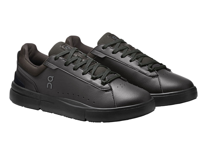 Tenis On Cloud The Roger Advantage color negro para mujer, vista lateral.