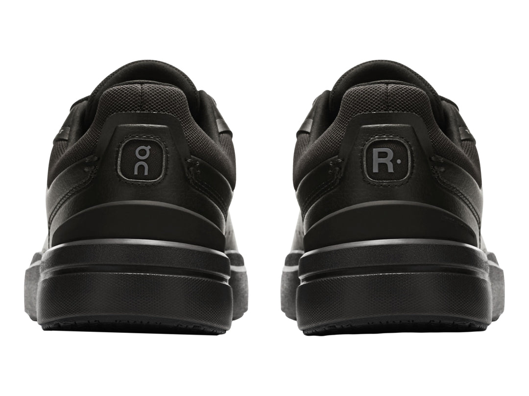 Tenis On Cloud The Roger Advantage color negro para mujer, vista lateral.