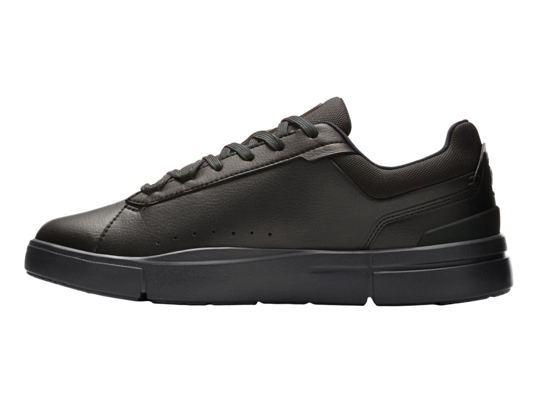 Tenis On Cloud The Roger Advantage color negro para mujer, vista lateral.