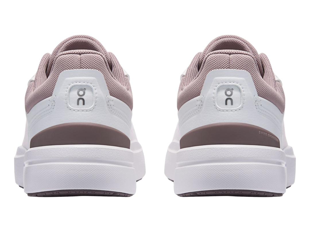 Tenis On Cloud The Roger Advantage color blanco con detalles en rosa palo para mujer.