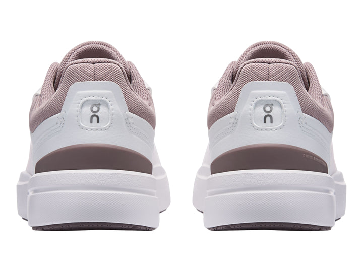 Tenis On Cloud The Roger Advantage color blanco con detalles en rosa palo para mujer.