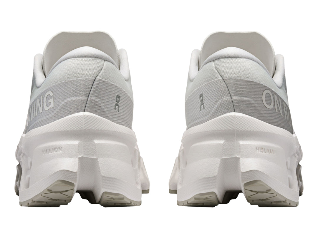 Tenis On Cloud Cloudmonster 3 color blanco para mujer con suela amortiguada.
