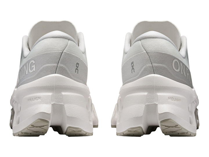 Tenis On Cloud Cloudmonster 3 color blanco para mujer con suela amortiguada.