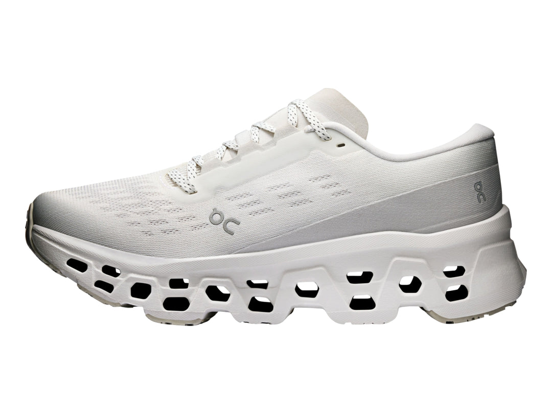 Tenis On Cloud Cloudmonster 3 color blanco para mujer con suela amortiguada.