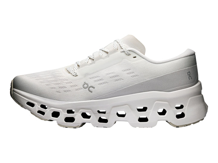 Tenis On Cloud Cloudmonster 3 color blanco para mujer con suela amortiguada.