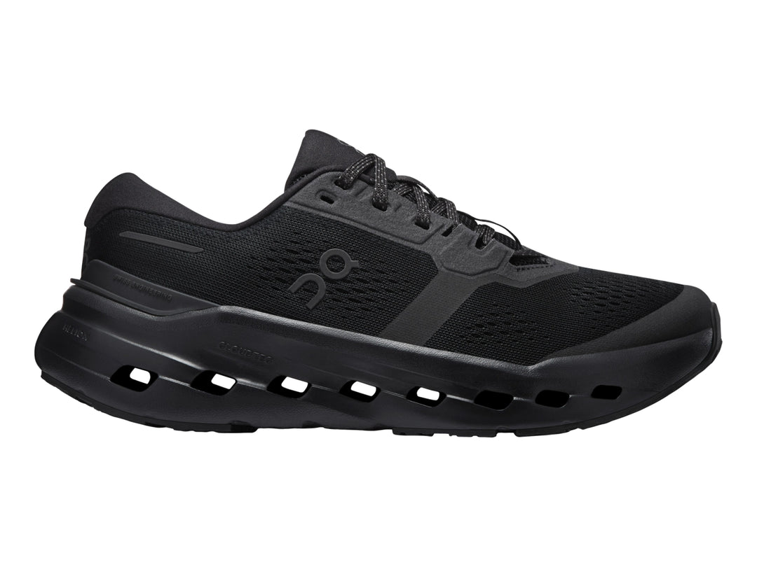 Tenis deportivos On Cloud Cloudrunner 3 en color negro para mujer, vista lateral.