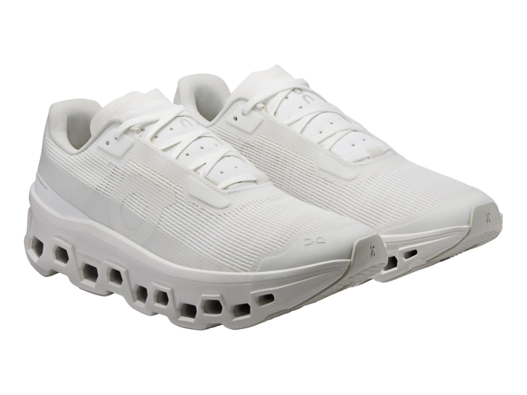 Tenis deportivos On Cloud Cloudmonster Void en color blanco para mujer.
