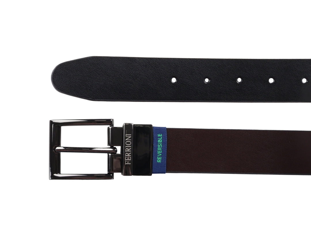Cinto reversible Ferrioni en colores negro y café con hebilla metálica plateada.