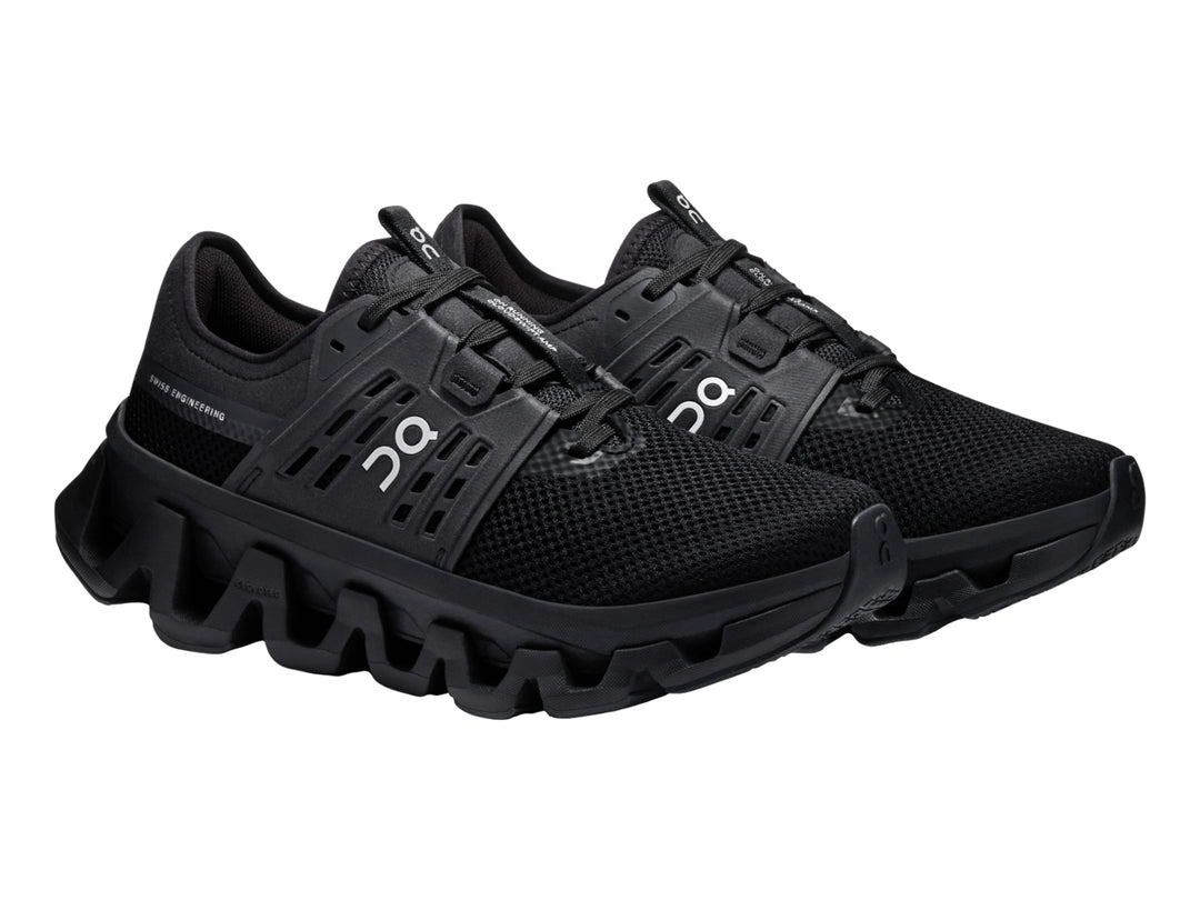Tenis deportivos On Cloud Cloudswift Amp color negro para mujer con suela amortiguada.