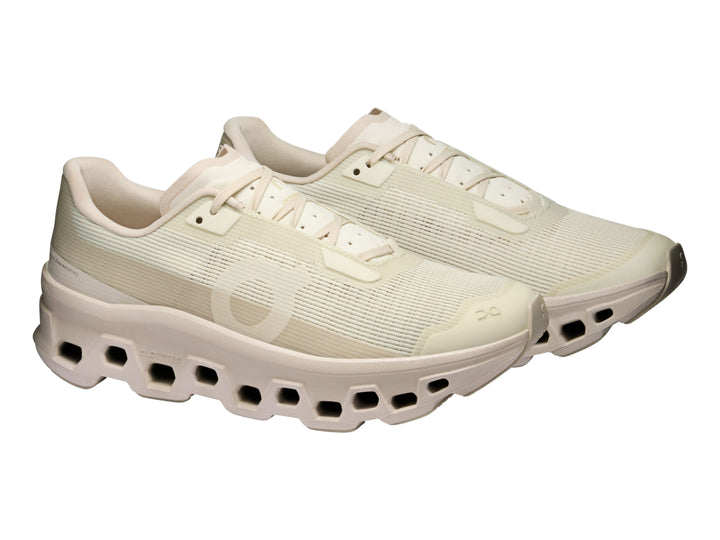 Tenis deportivos On Cloud Cloudmonster Void color perla para mujer con suela amortiguada característica.