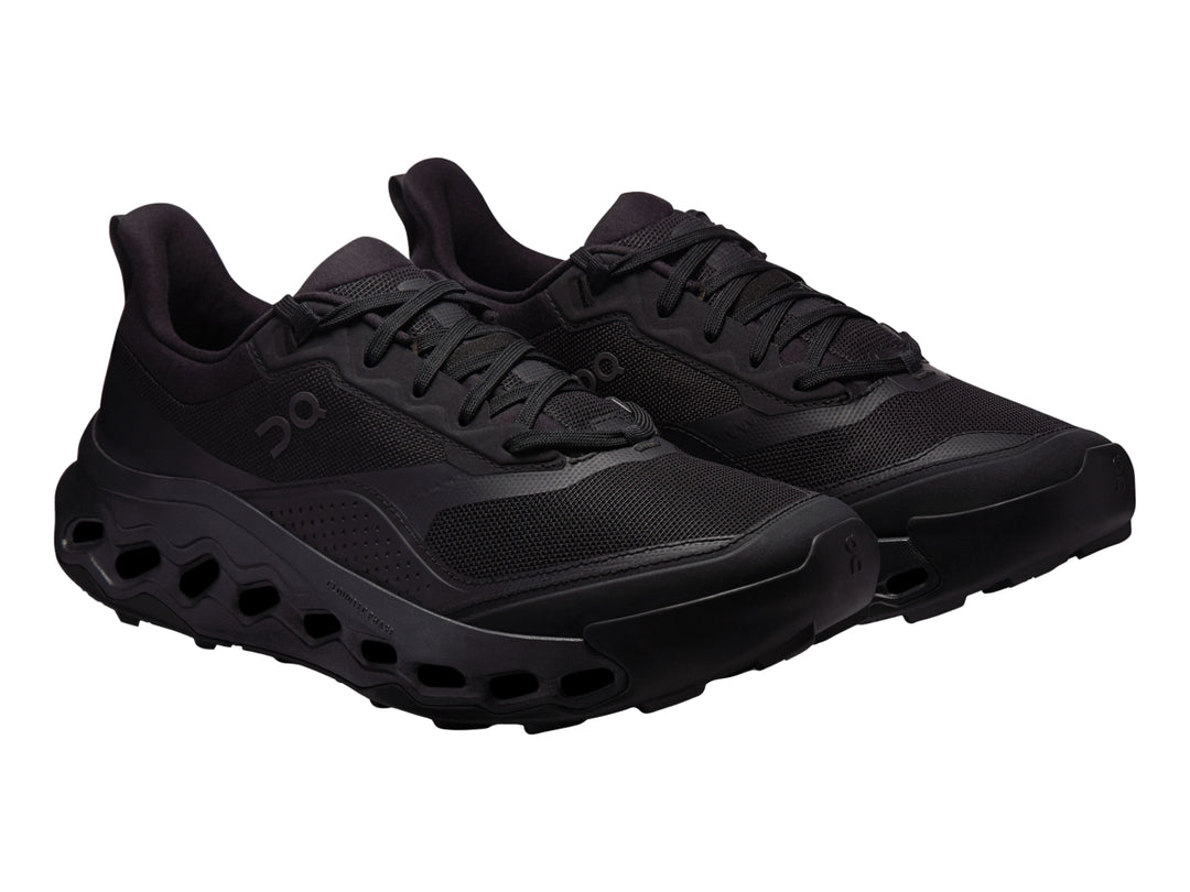 Tenis deportivos On Cloudhorizon 2 WP en color negro para hombre con suela tecnológica perforada.
