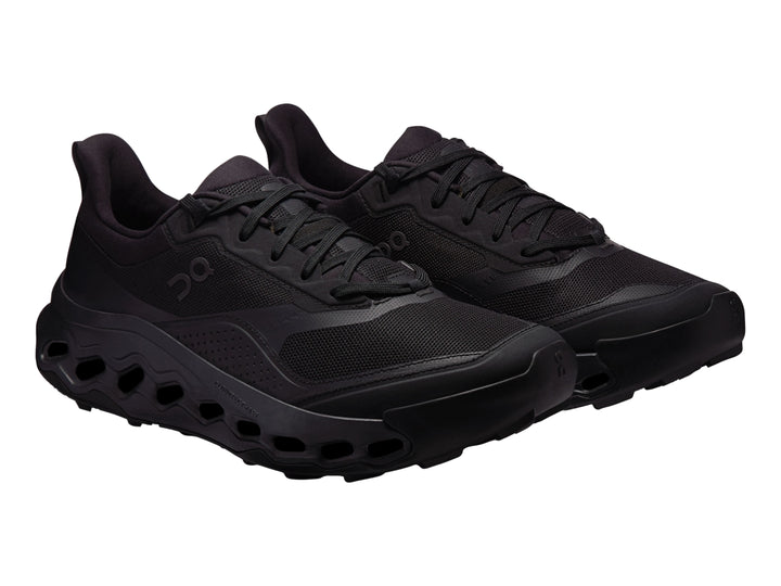 Tenis deportivos On Cloudhorizon 2 WP en color negro para hombre con suela tecnológica perforada.