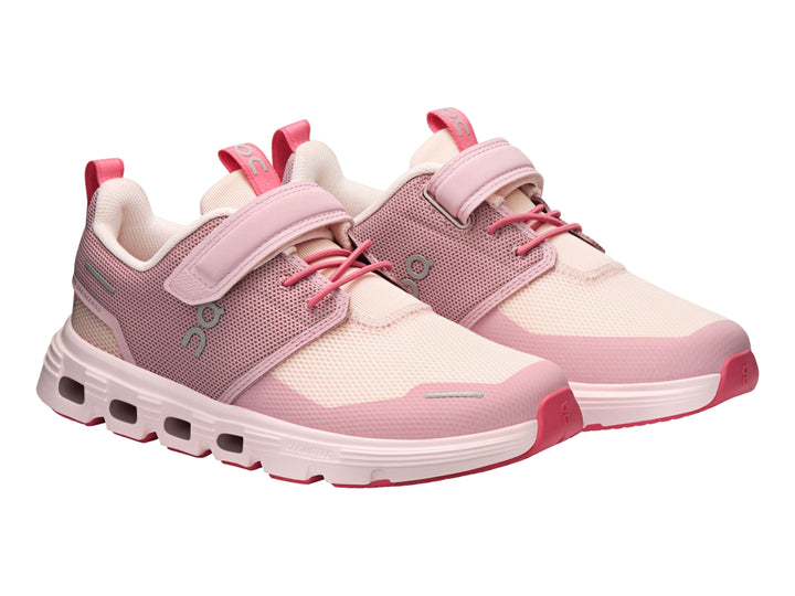 Tenis deportivos On Cloud Play 2 para niña en color rosa con cierre de velcro y suela blanca.
