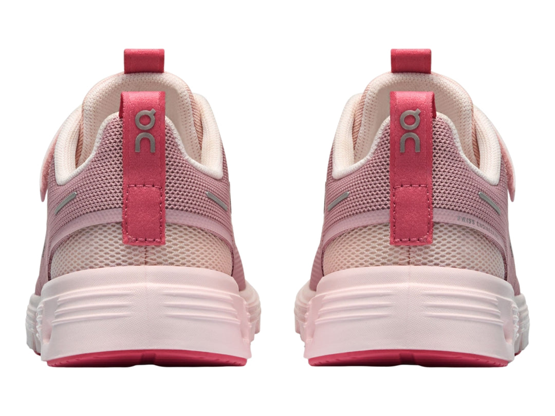 Tenis deportivos On Cloud Play 2 para niña en color rosa con cierre de velcro y suela blanca.