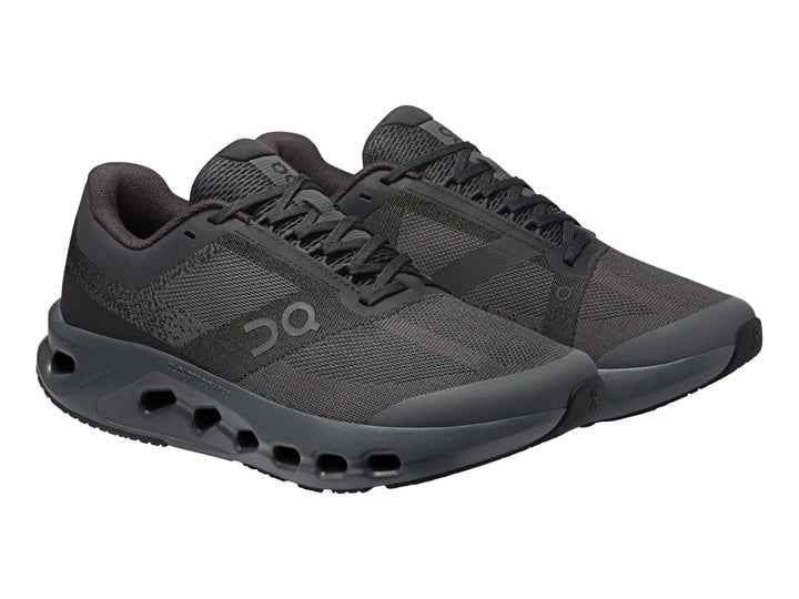 Tenis deportivos On Cloud Cloudsurfer Youth en color negro y gris oscuro para niño.