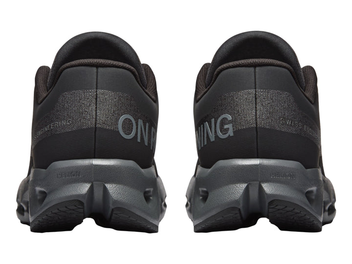 Tenis deportivos On Cloud Cloudsurfer Youth en color negro y gris oscuro para niño.
