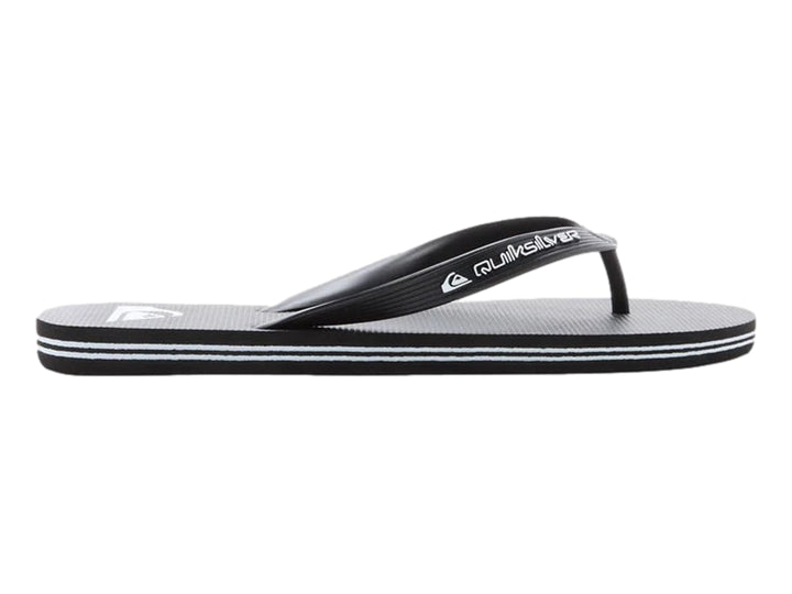 Sandalia Quiksilver Moncata Core color negro con una línea blanca decorativa en la suela.