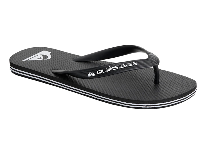 Sandalia Quiksilver Moncata Core color negro con una línea blanca decorativa en la suela.