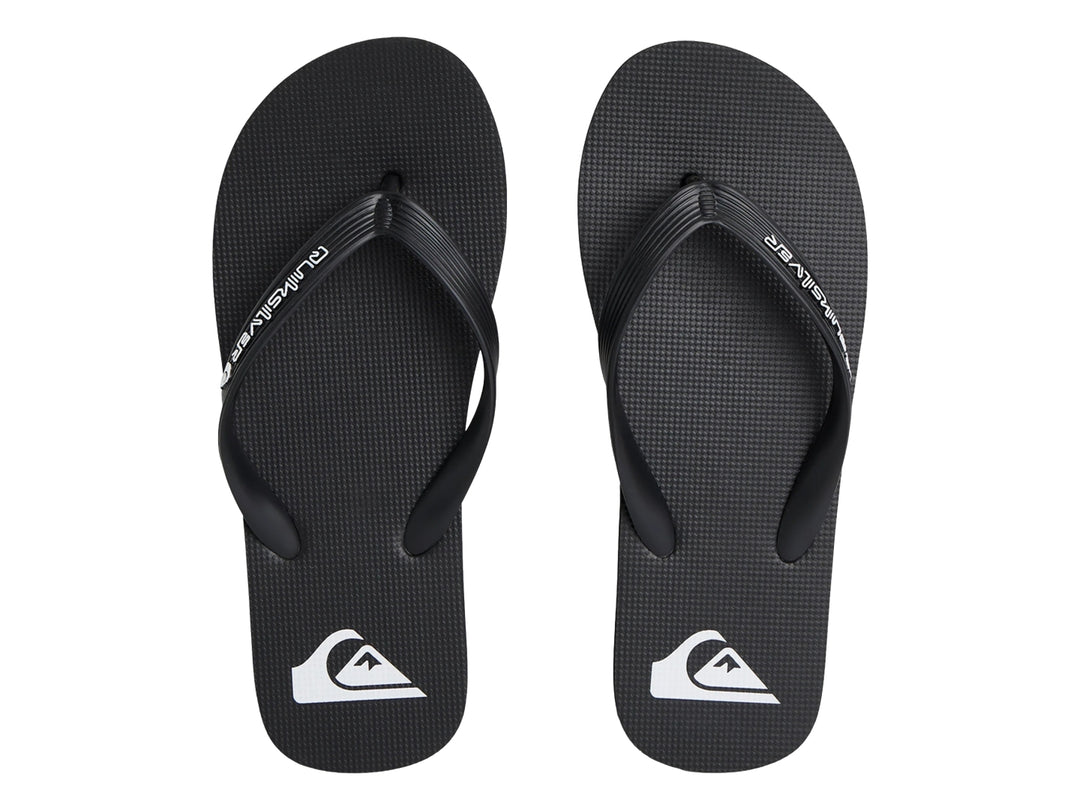 Sandalia Quiksilver Moncata Core color negro con una línea blanca decorativa en la suela.