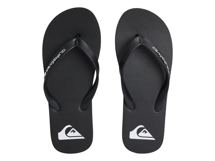Sandalia Quiksilver Moncata Core color negro con una línea blanca decorativa en la suela.