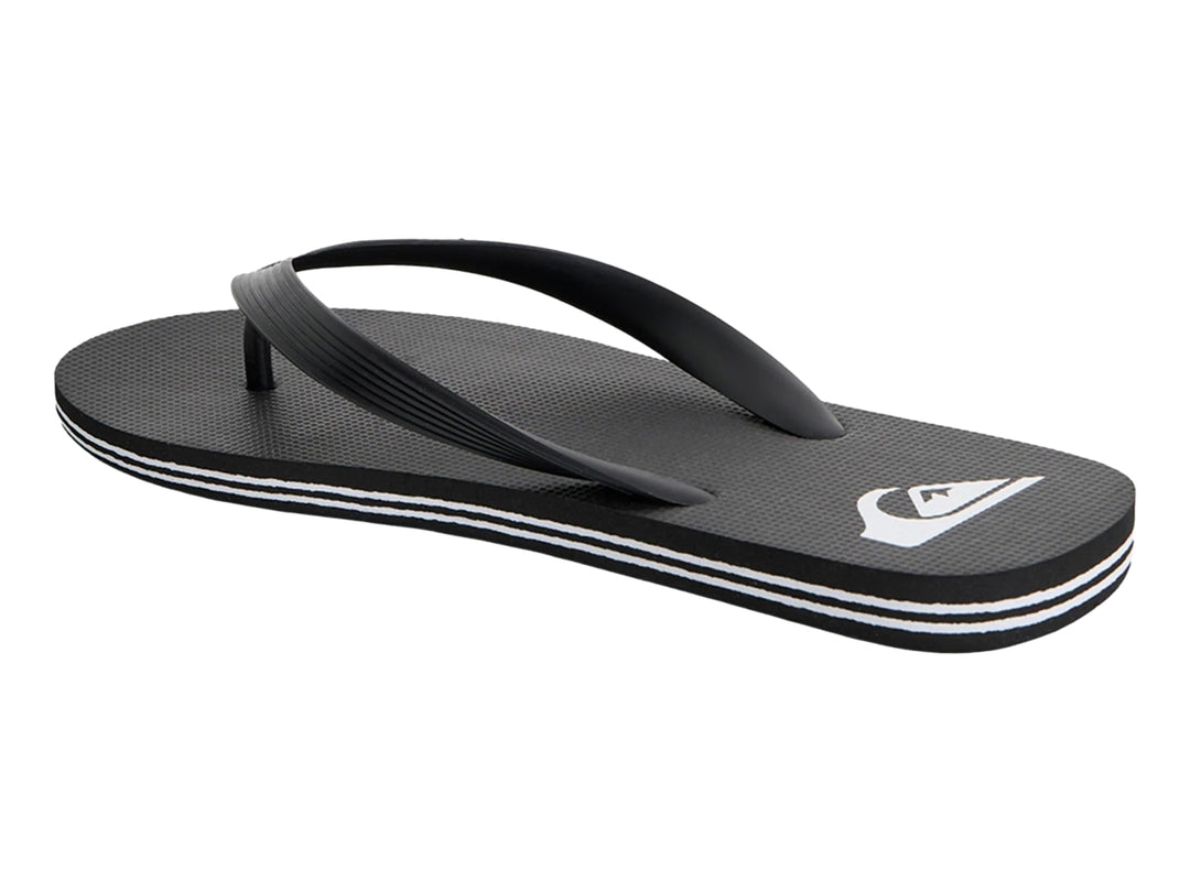 Sandalia Quiksilver Moncata Core color negro con una línea blanca decorativa en la suela.