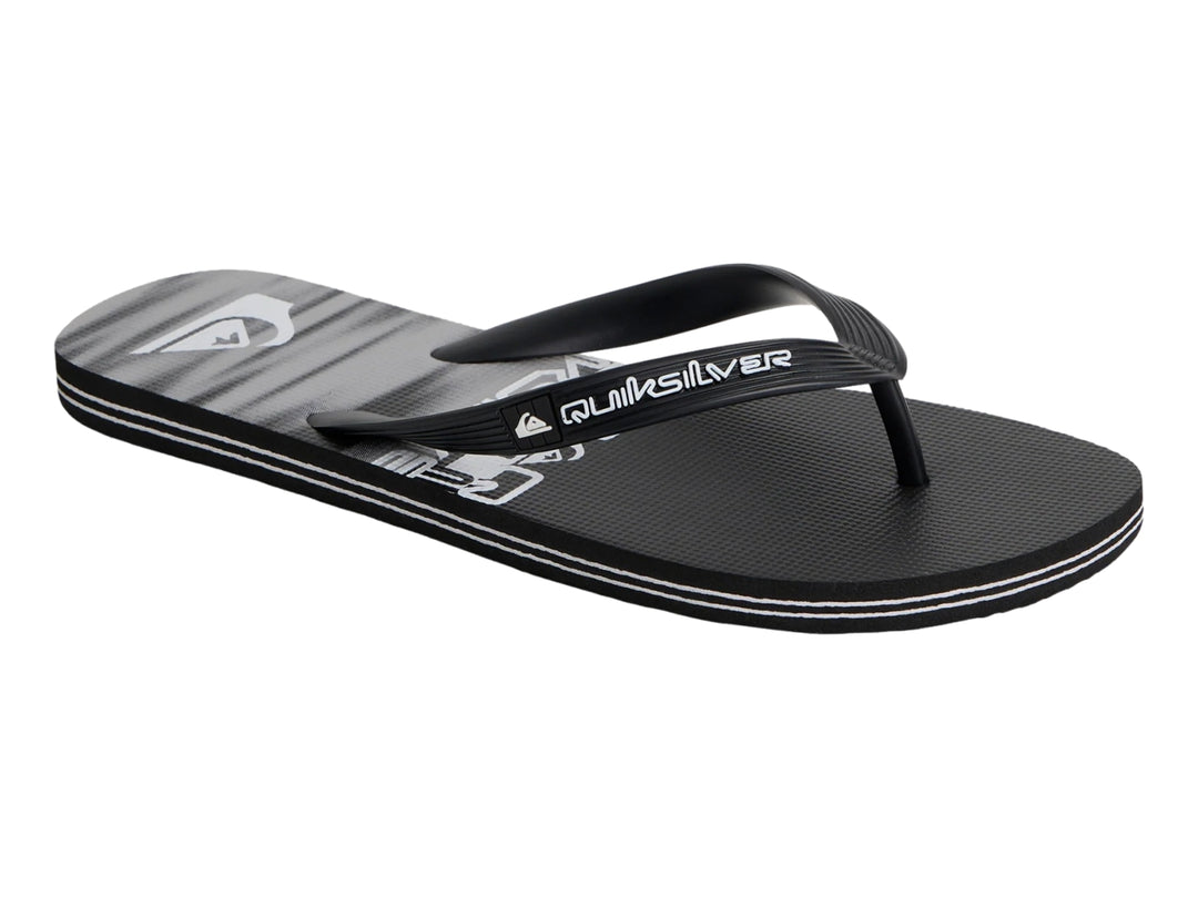 Sandalia de dedo Quiksilver en colores gris, negro y blanco con diseño gráfico en la plantilla.