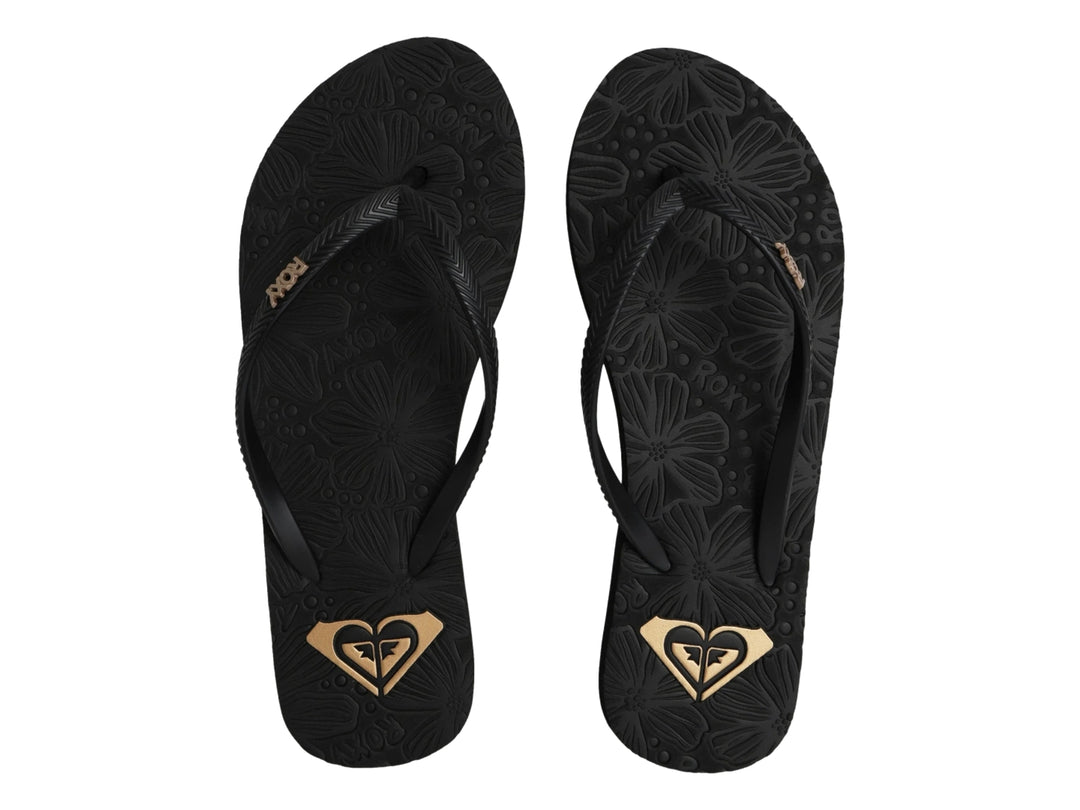 Sandalia Roxy Antilles III color negro con relieve floral en la suela y detalles dorados.