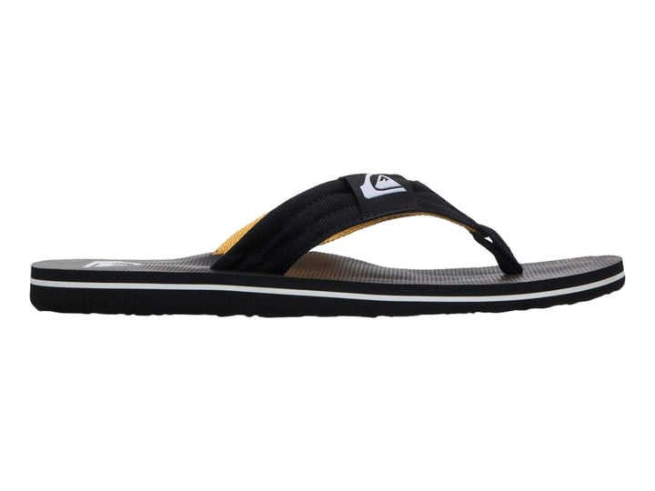 Sandalia Quiksilver Molokai Layback color negro con detalles en amarillo y una línea blanca en la suela.