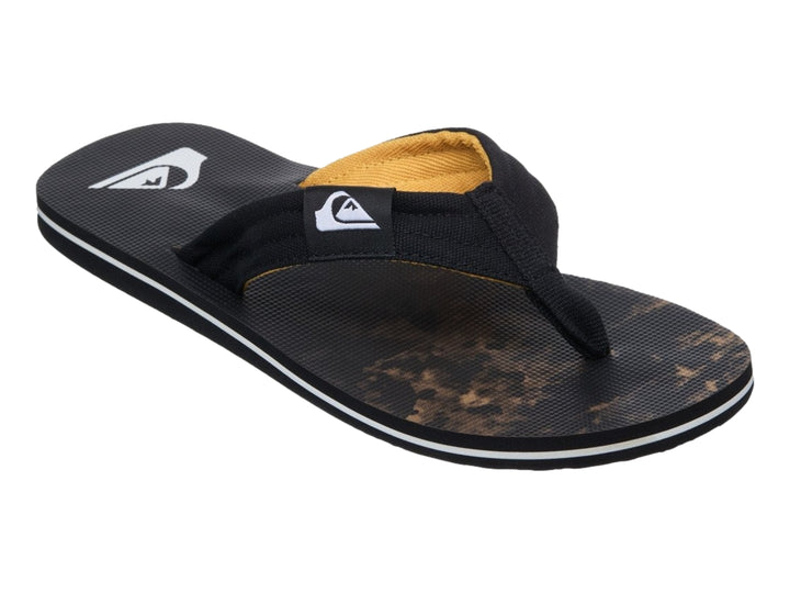 Sandalia Quiksilver Molokai Layback color negro con detalles en amarillo y una línea blanca en la suela.