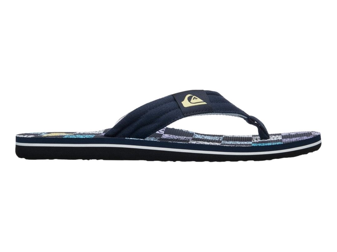 Sandalia Quiksilver Molokai Layback 26 color azul marino con plantilla estampada y suela negra.