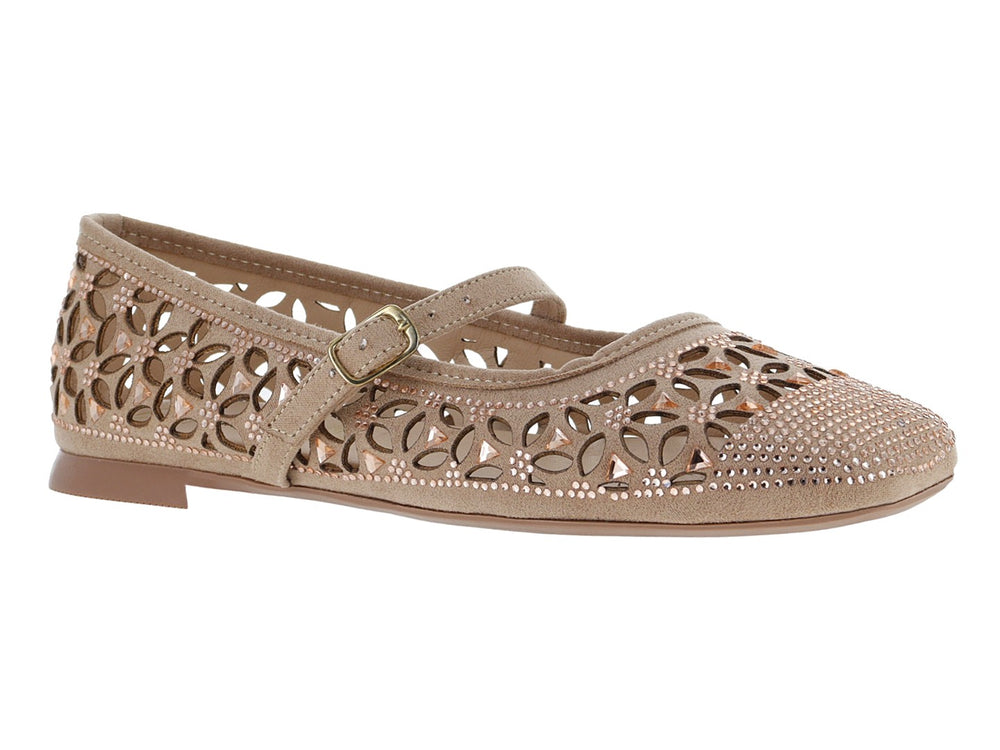 Zapato plano color oro rosado con diseño calado, detalles brillantes y correa con hebilla dorada.