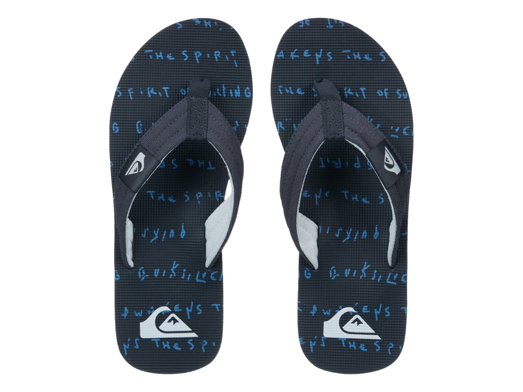 Sandalia Quiksilver Molokai Layback color negro con detalle blanco en la suela y correa de tela.